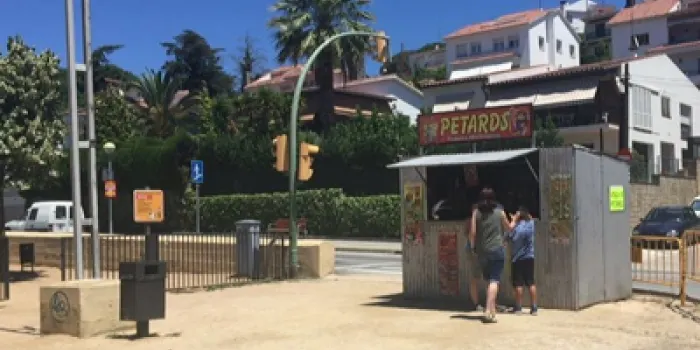 Les casetes de petards d’Arenys de Mar tancaran avui una mica més tard de les 8 del vespre