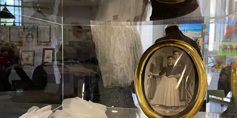 El material cedit per l'exposició "Anem de bodes" es pot recollir als Serveis Socials de l'Ajuntament