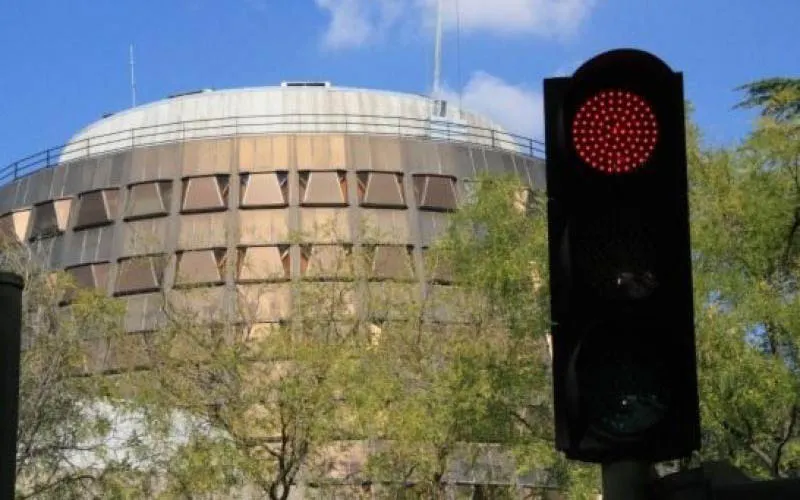 El Tribunal Constitucional admet a tràmit els recursos de l'Estat i suspèn la convocatòria del 9-N i la Llei de consultes
