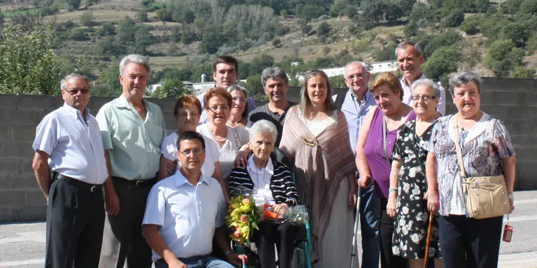 Anna Blanch, de Coll de Nargó, rep una medalla centenària de la Generalitat