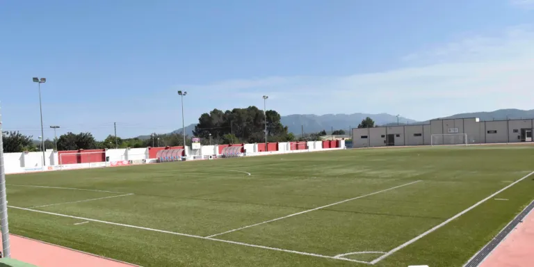 El Santa Bàrbara perd davant del Perelló (1 a 2) i encadena dos derrotes a casa