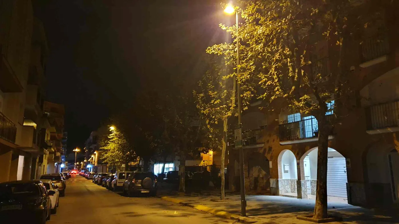 L'Ajuntament i la Diputació de Barcelona estudien canviar la il.luminació de Pineda per tenir una llum més clara