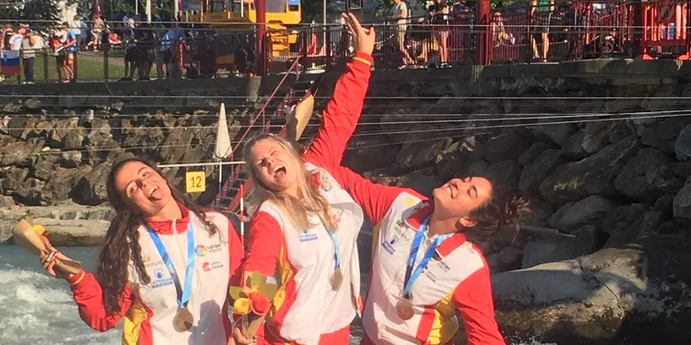Annebel Van der Knijff, campiona del món U23 d'eslàlom a la prova de C1 patrulles