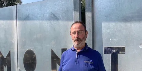 Diego Barroso es jubila després de treballar durant 37 anys com a conserge a l’Escola Montbui