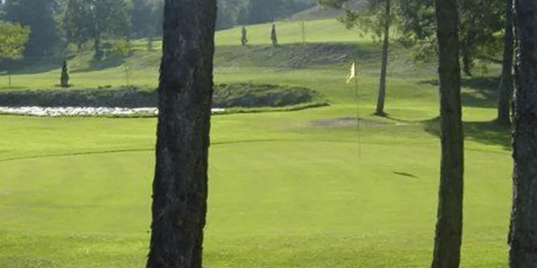 Els Mossos d’Esquadra detenen tres homes per un robatori amb força al Club de Golf de la Ribera Salada