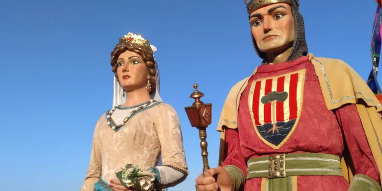 Els Gegants de Pineda fan una sortida d'hivern per visitar Calafell per primer cop