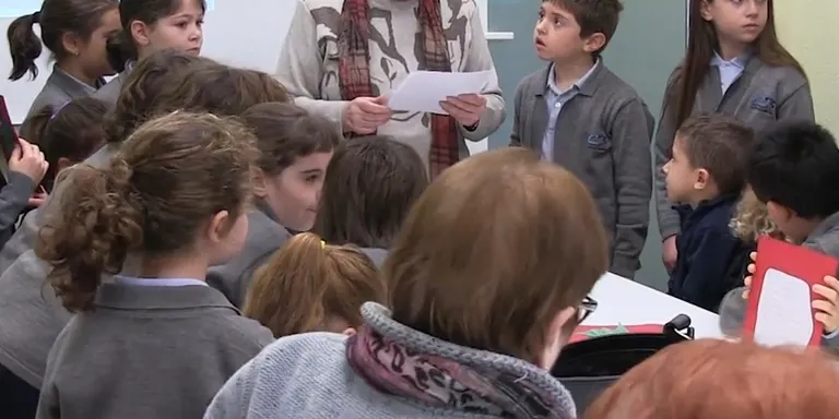 Avis i nens celebren junts el Nadal a l'Escola Balmes