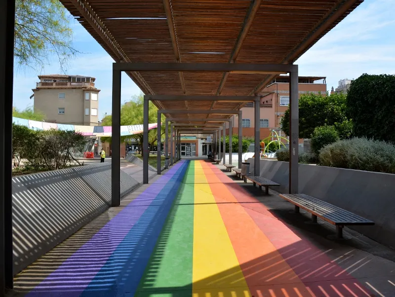 Així quedarà la plaça Salvador Allende amb la bandera multicolor
