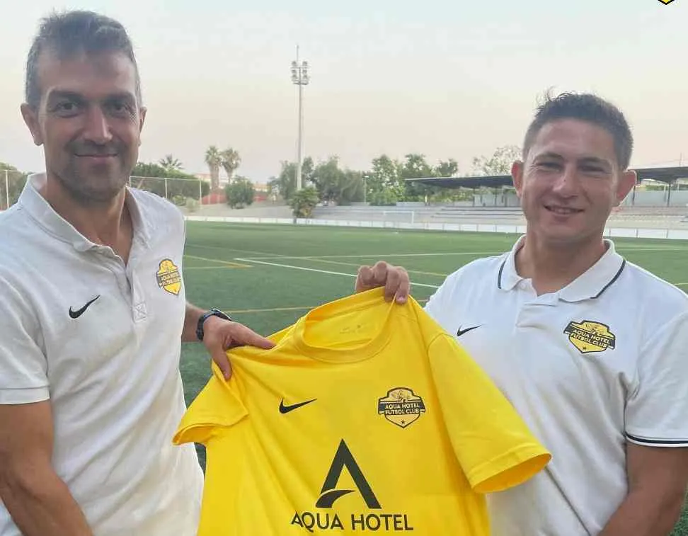 Derbi entre l'Aqua Hotel FC i el CF Calella