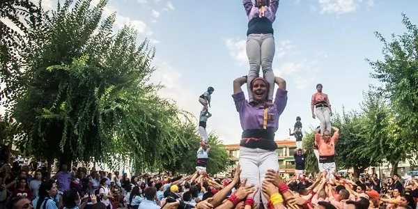 La plaça dels Vents d’Altafulla viu una Diada d’Estiu amb quatre colles i castells de la gamma alta de set