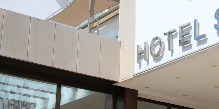 Cancel·lacions de turistes europeus als hotels de Pineda i l'Alt Maresme que han obert