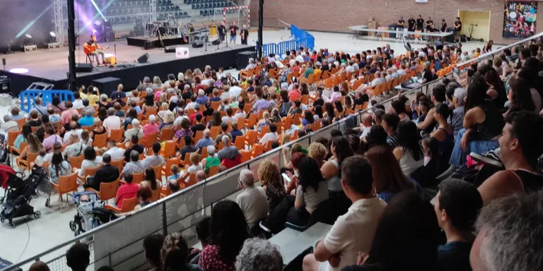 La Nit d’Artistes omple el Pavelló Municipal d’Esports en la darrera i última edició de l’esdeveniment