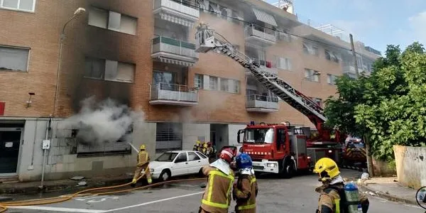 Un incendi aquest diumenge al matí provoca onze ferits lleus en una comunitat de veïns de Torredembarra
