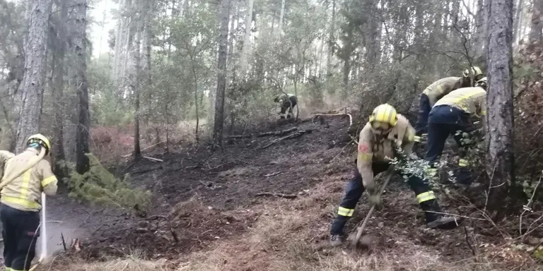 Petit incendi de vegetació ahir a Castellar de la Ribera