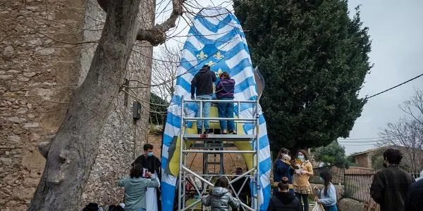 Estudiants d’Arquitectura de la URV reprodueixen com seria la versió acabada del campanar de Creixell