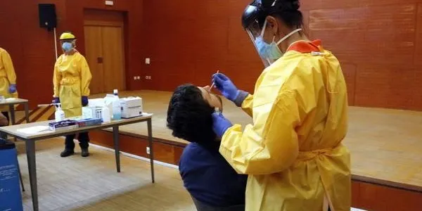 Salut presenta un nou sistema de cribratges seriats per als municipis on els indicadors epidemiològics es disparin