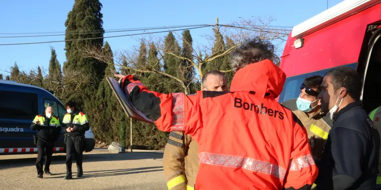 Els Bombers tornen a estabilitzar l'incendi de Peralada, que afecta una superfície de 22 hectàrees