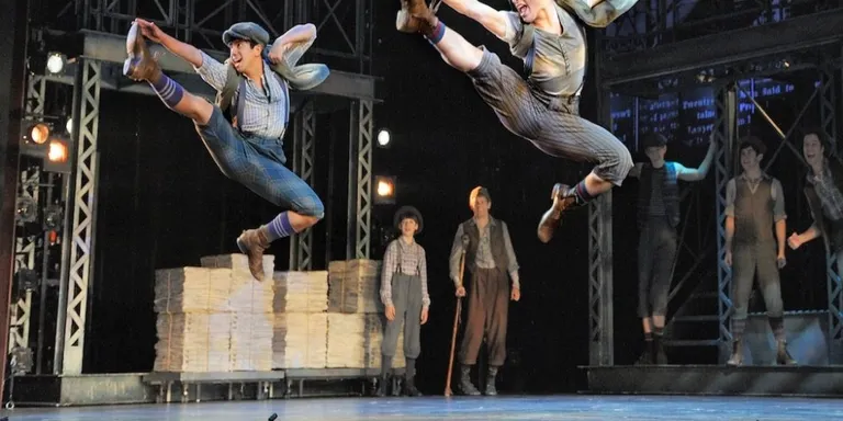 Us convidem a veure el musical “Newsies” als cinemes Cinesa Parc Vallès