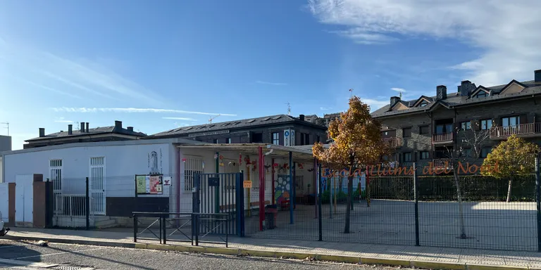 Convoquen concentracions de protesta en rebuig a un possible tancament de l'escola Llums del Nord de Puigcerdà