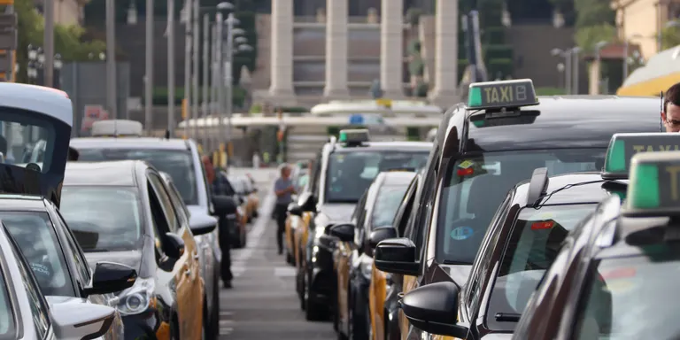 Els taxistes es mobilitzen a Barcelona contra la multa de l'ACCO i anuncien una nova protesta l'11 de setembre