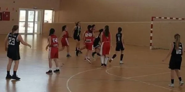 El Junior femení del BBG perd el duel directe davant el CB Sant Pere i Sant Pau i es manté en 5a posició (52-64)