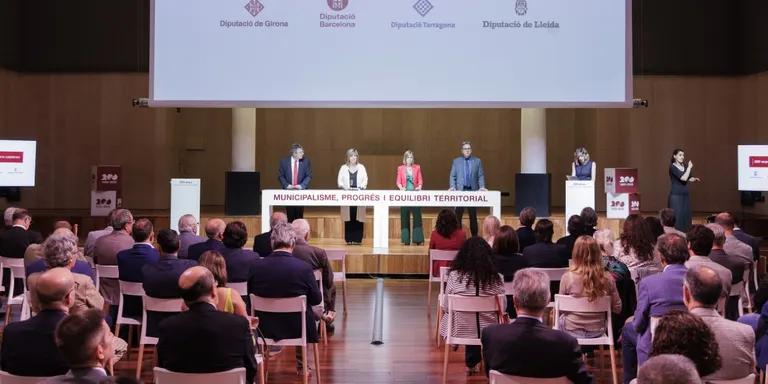 Les diputacions catalanes commemoren els 200 anys de la seva constitució amb la signatura d’un manifest