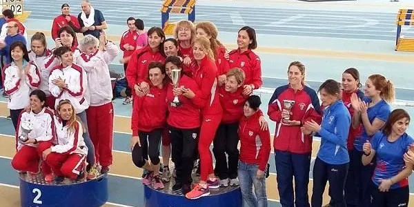 Maria José Carabante i Marta Camps, guanyadores del Campionat de Catalunya de Clubs de Veterans en Pista Coberta
