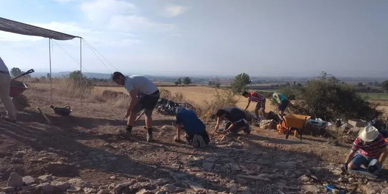 Nova campanya a la necròpoli tumular d'Almenara per excavar cinc noves estructures