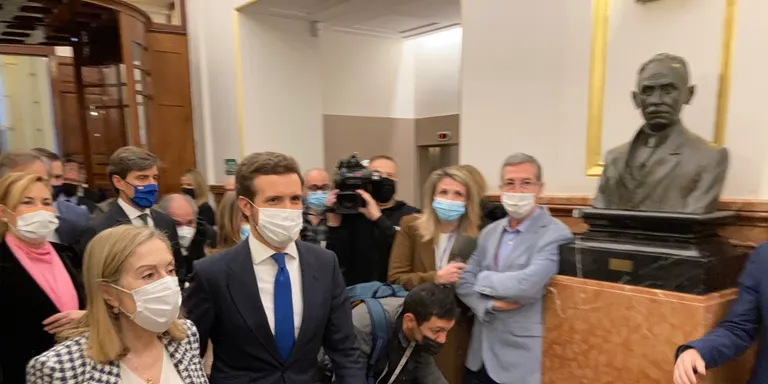 Casado s'acomiada del Congrés entre aplaudiments del PP i Sánchez promet que no avançarà les eleccions