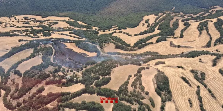 Els Bombers donen per extingit l’incendi d’ahir al migdia a Pinell