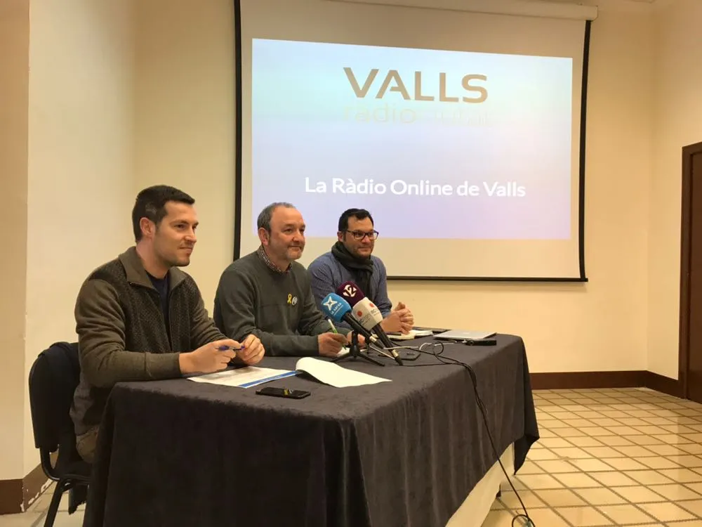 Inicia les emissions una ràdio transparent, participativa i online