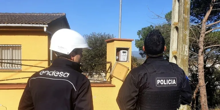 Detecten sis cases amb la llum punxada en un operatiu a Residencial Parc de Maçanet de la Selva