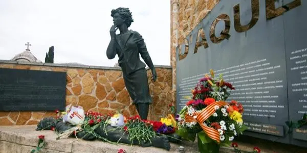 El cementiri de Tarragona acull un homenatge a les víctimes republicanes ebrenques que van morir a la presó de Pilats de Tarragona