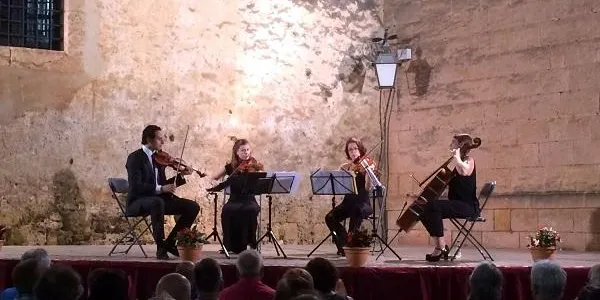 Un centenar de persones inauguren el 30è Festival Internacional de Música d’Altafulla