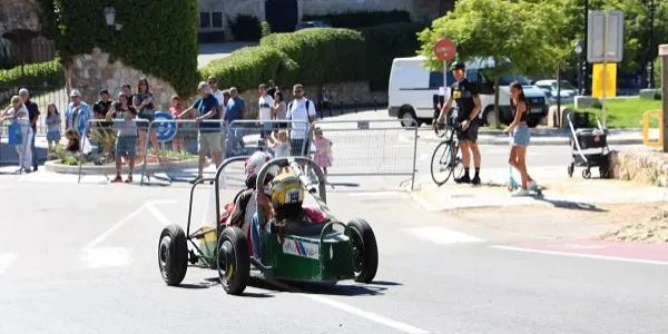 La XX Baixada de Trastos acusa l'ajornament i la coincidència amb Santa Tecla, en una participació menor que en anys anteriors