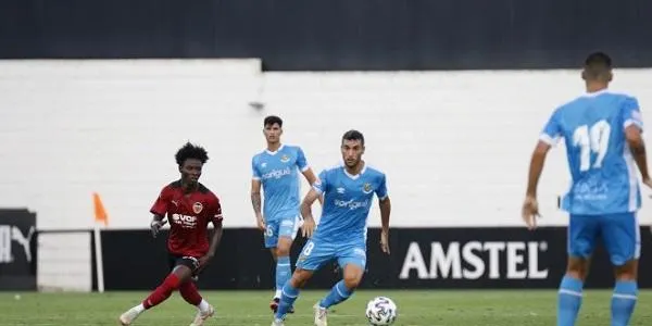 El Nàstic torna a tocar de peus a terra amb la derrota davant el València Mestalla (2-0)