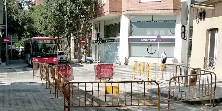 La cruïlla de Cadmo amb Pau Claris estarà tallada dimecres i dijous per adequar els accessos a l'illa de vianants