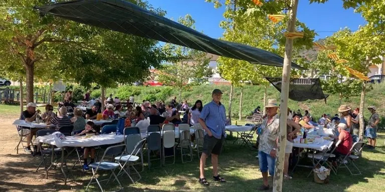 Més de 200 persones han participat a l'arrossada de Can Feliu de Manola