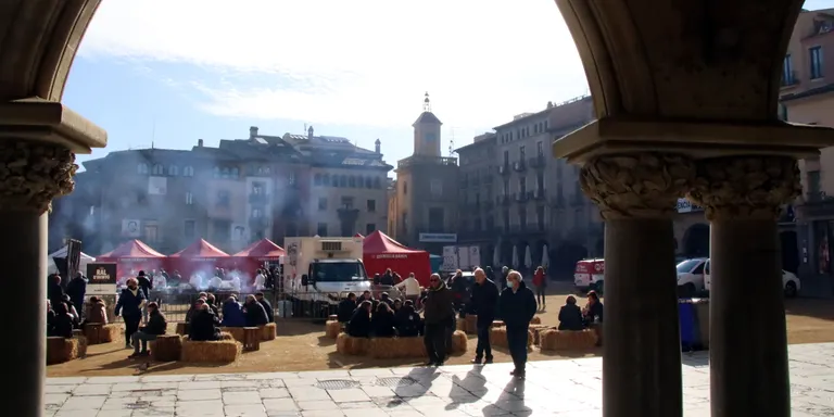 Vic recupera el tradicional Dijous Llarder a la Plaça Major amb una previsió de venda de 3.000 entrepans