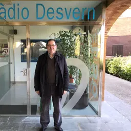 Entrevistes de la Justa del 3/12/2021 — Sant Just Desvern: zona blava i verda, nous contenidors, ple de novembre (totalitarisme i immersió), passarel·la sobre la B-23 i Nadal - episode art