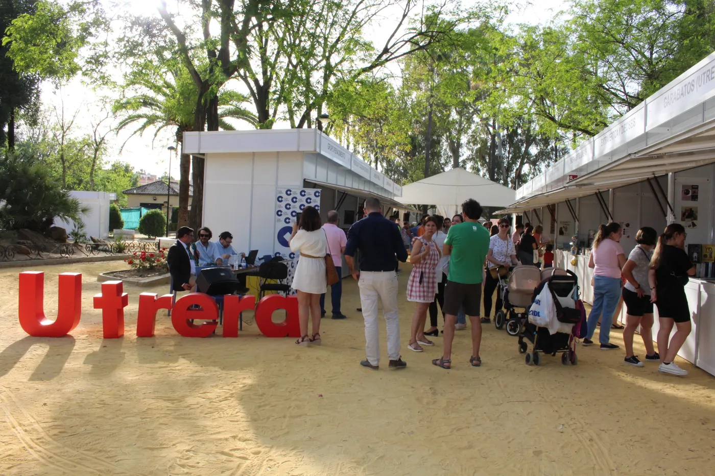 'Utrera es Cultura' se pasea por la nueva Feria del Libro de Utrera