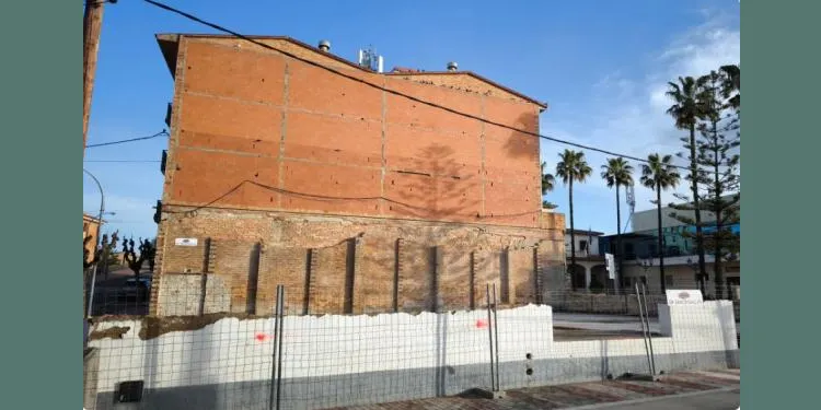 La façana de l’annex de l’antiga Cooperativa de Roda de Berà tindrà un gran mural escollit per la ciutadania