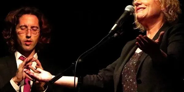 Marina Rossell posa la cirereta a una 22a edició del Festival Barnasants de luxe