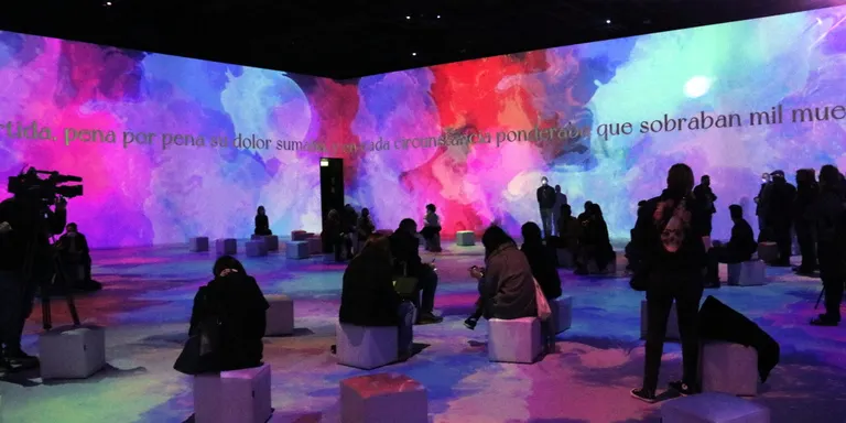 El centre IDEAL s'endinsa en la vida de Frida Kahlo a través d'una biografia immersiva d'art digital