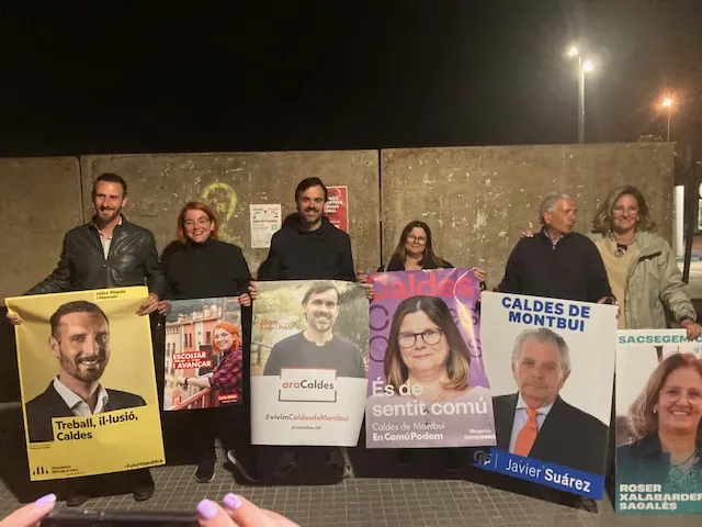 Les sis forces polítiques calderines que es presenten a les eleccions enceten la campanya amb la tradicional enganxada de cartells