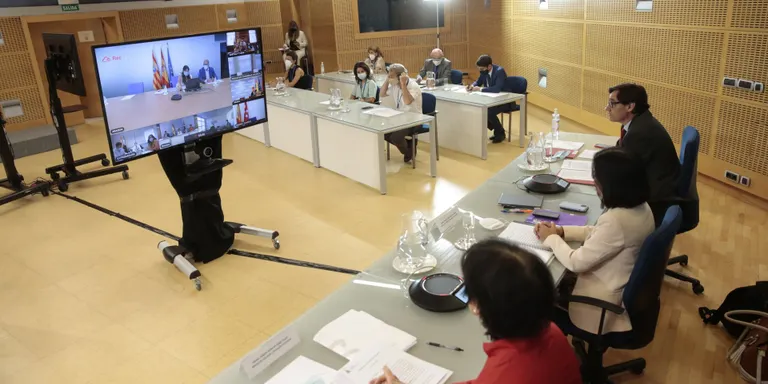 El govern espanyol i les CCAA acorden que la mascareta sigui obligatòria a l'escola a partir dels sis anys