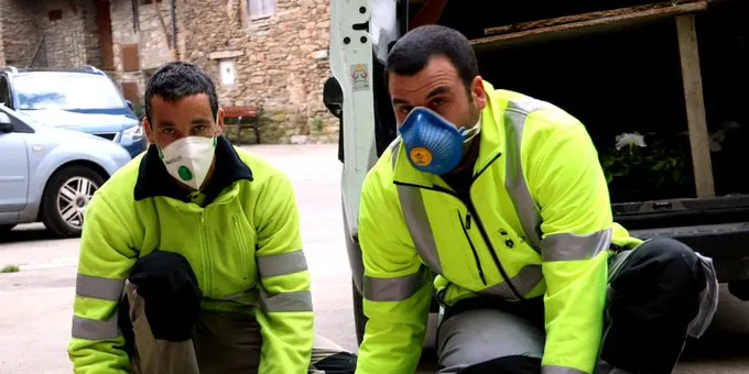 L'Ajuntament de Sort regala dues flors a cada casa del municipi per donar la benvinguda a Sant Jordi