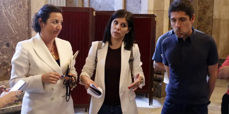 ERC, PSC i comuns donen 24 hores a Junts per acordar un text legal davant el 25% en castellà