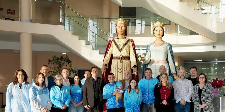 Els membres del Club d’Arquers de Cambrils reben diplomes municipals al mèrit esportiu