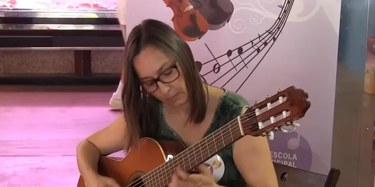 VÍDEO La Pere Burés surt al carrer pel Dia de la Música